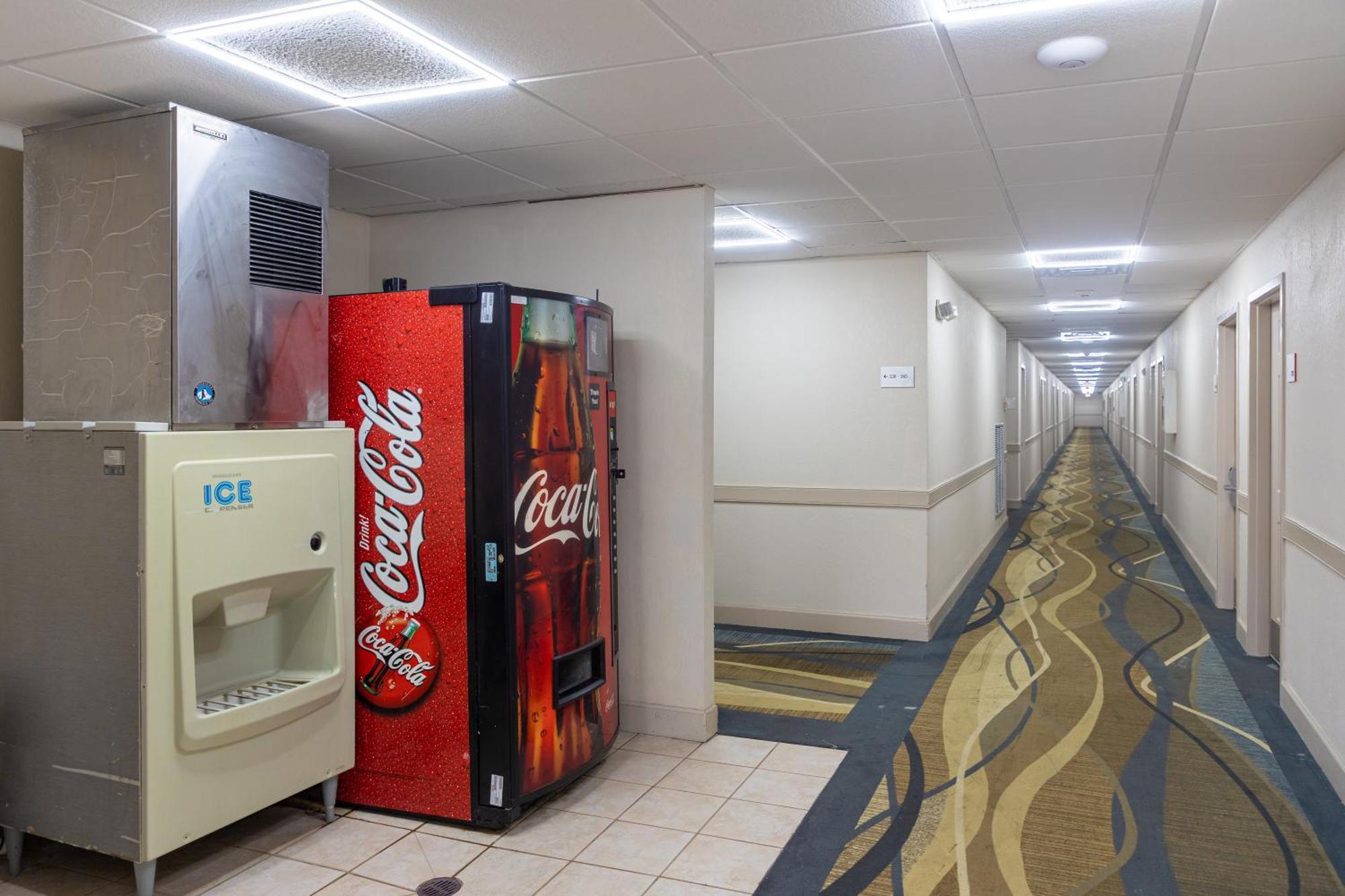 פולר Cottonwood Suites Savannah Hotel & Conference Center מראה חיצוני תמונה